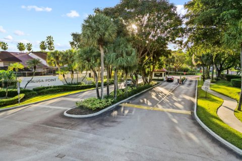 Touwnhouse à vendre à Miami, Floride: 2 chambres, 136.1 m2 № 2015648 - photo 28