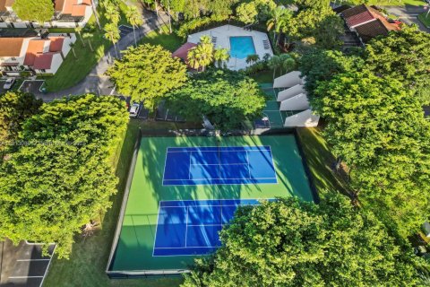 Touwnhouse à vendre à Miami, Floride: 2 chambres, 136.1 m2 № 2015648 - photo 30