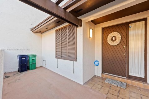 Touwnhouse à vendre à Miami, Floride: 2 chambres, 136.1 m2 № 2015648 - photo 22