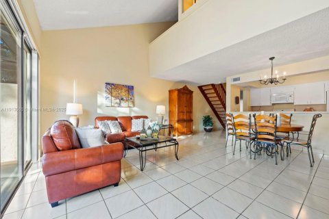 Touwnhouse à vendre à Miami, Floride: 2 chambres, 136.1 m2 № 2015648 - photo 7