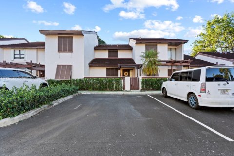 Touwnhouse à vendre à Miami, Floride: 2 chambres, 136.1 m2 № 2015648 - photo 26