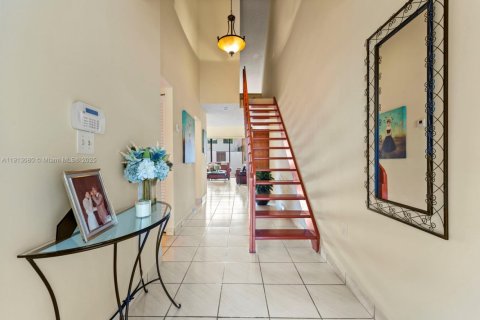 Touwnhouse à vendre à Miami, Floride: 2 chambres, 136.1 m2 № 2015648 - photo 13