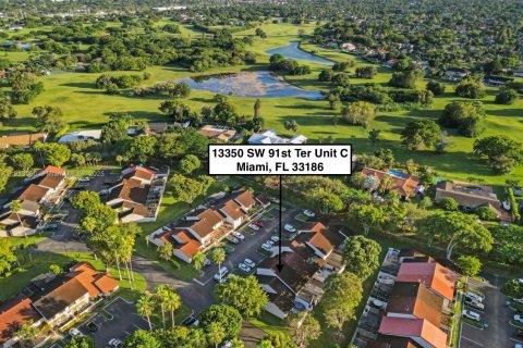 Touwnhouse à vendre à Miami, Floride: 2 chambres, 136.1 m2 № 2015648 - photo 2