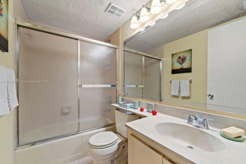Touwnhouse à vendre à Miami, Floride: 2 chambres, 136.1 m2 № 2015648 - photo 12