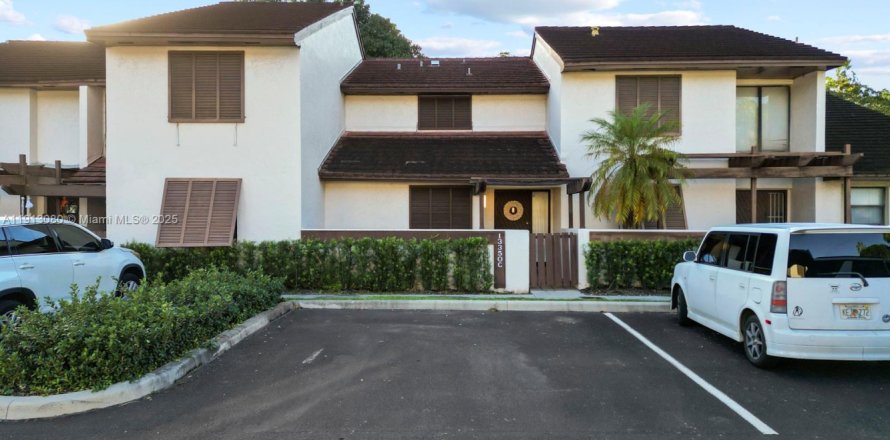 Touwnhouse à Miami, Floride 2 chambres, 136.1 m2 № 2015648