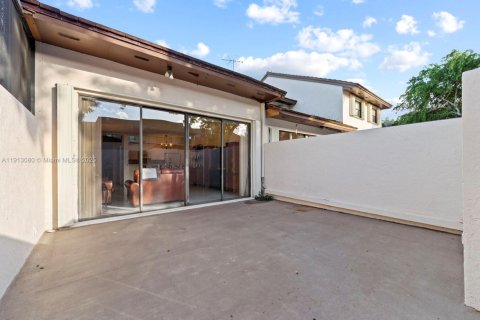 Touwnhouse à vendre à Miami, Floride: 2 chambres, 136.1 m2 № 2015648 - photo 20