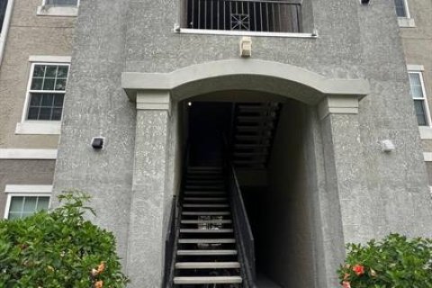 Снять в аренду кондоминиум в Орландо, Флорида 5 комнат, 104.05м2, № 1803472 - фото 1