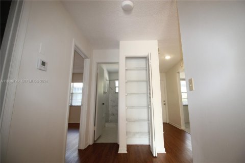 Copropriété à louer à Coral Springs, Floride: 2 chambres, 117.06 m2 № 1997507 - photo 25