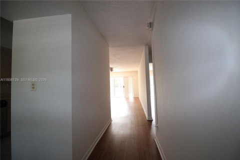 Copropriété à louer à Coral Springs, Floride: 2 chambres, 117.06 m2 № 1997507 - photo 6