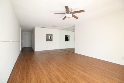 Copropriété à louer à Coral Springs, Floride: 2 chambres, 117.06 m2 № 1997507 - photo 9