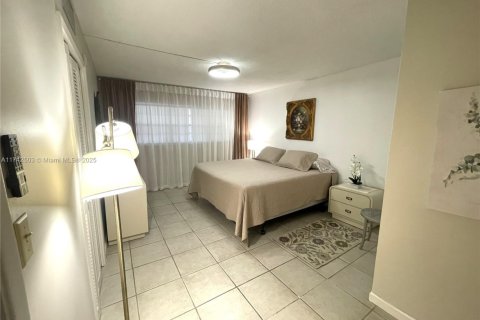 Снять в аренду кондоминиум в Помпано-Бич, Флорида 2 спальни, 102.19м2, № 1492204 - фото 5
