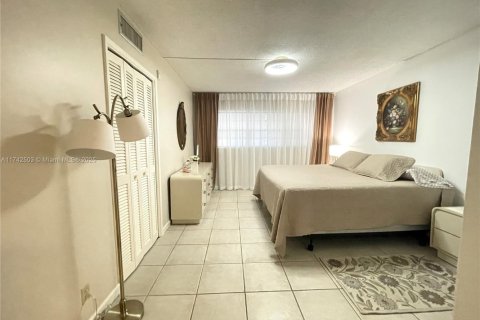 Condo in Pompano Beach, Florida, 2 bedrooms  № 1492204 - photo 7