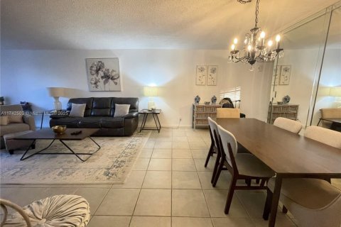 Condo in Pompano Beach, Florida, 2 bedrooms  № 1492204 - photo 9