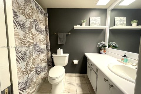 Condo in Pompano Beach, Florida, 2 bedrooms  № 1492204 - photo 11