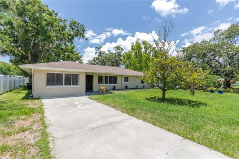House in Clearwater, Florida 3 bedrooms, 157.1 sq.m. № 1834658 - photo 1