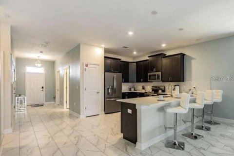 House in Davenport, Florida 8 bedrooms, 363.15 sq.m. № 2094123 - photo 4