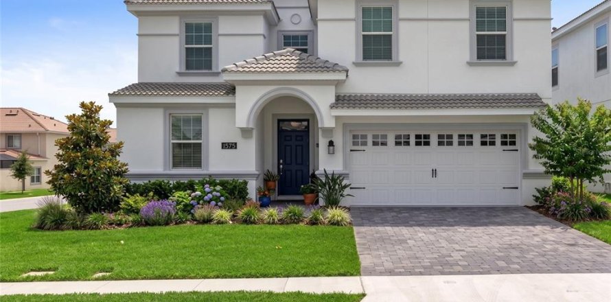 House in Davenport, Florida 8 bedrooms, 363.15 sq.m. № 2094123