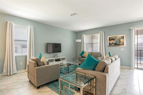 House in Davenport, Florida 8 bedrooms, 363.15 sq.m. № 2094123 - photo 8