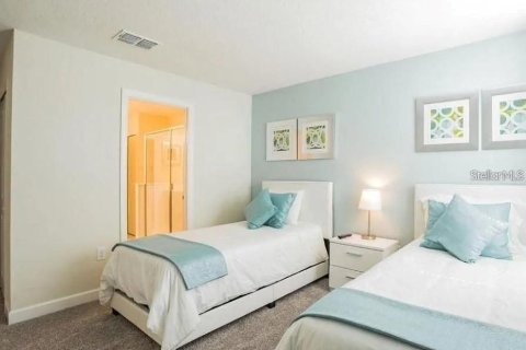 House in Davenport, Florida 8 bedrooms, 363.15 sq.m. № 2094123 - photo 20