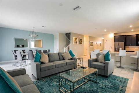 House in Davenport, Florida 8 bedrooms, 363.15 sq.m. № 2094123 - photo 7
