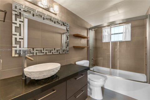 Copropriété à louer à Miami Beach, Floride: 2 chambres, 89.93 m2 № 2431293 - photo 25