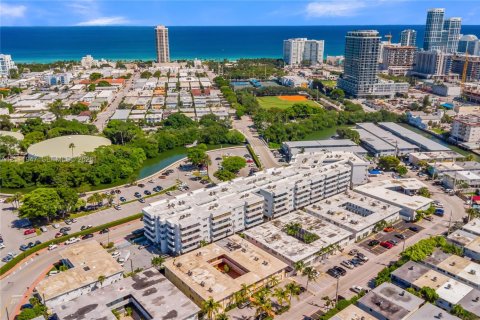 Copropriété à louer à Miami Beach, Floride: 2 chambres, 89.93 m2 № 2431293 - photo 20