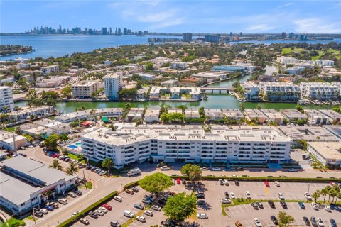 Copropriété à louer à Miami Beach, Floride: 2 chambres, 89.93 m2 № 2431293 - photo 5