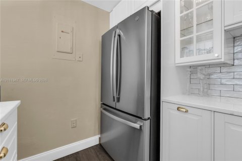 Copropriété à louer à Miami Beach, Floride: 2 chambres, 89.93 m2 № 2431293 - photo 9