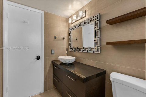 Copropriété à louer à Miami Beach, Floride: 2 chambres, 89.93 m2 № 2431293 - photo 2