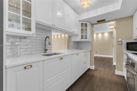 Copropriété à louer à Miami Beach, Floride: 2 chambres, 89.93 m2 № 2431293 - photo 12