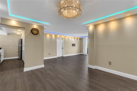 Copropriété à louer à Miami Beach, Floride: 2 chambres, 89.93 m2 № 2431293 - photo 24