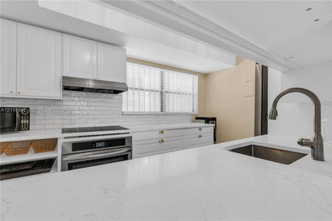 Copropriété à louer à Miami Beach, Floride: 2 chambres, 89.93 m2 № 2431293 - photo 15