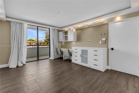 Copropriété à louer à Miami Beach, Floride: 2 chambres, 89.93 m2 № 2431293 - photo 29