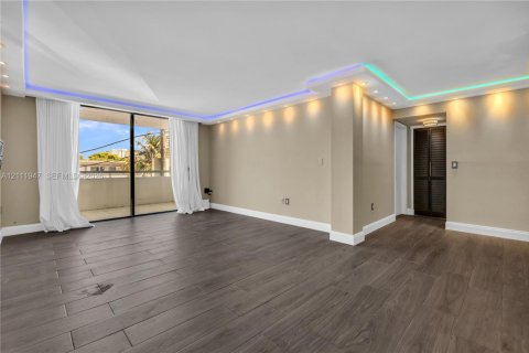 Copropriété à louer à Miami Beach, Floride: 2 chambres, 89.93 m2 № 2431293 - photo 18