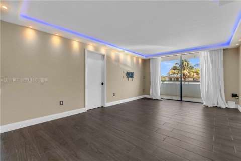 Copropriété à louer à Miami Beach, Floride: 2 chambres, 89.93 m2 № 2431293 - photo 11