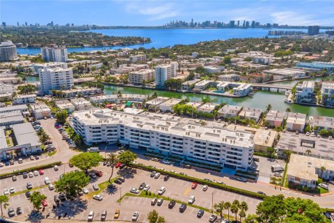 Copropriété à louer à Miami Beach, Floride: 2 chambres, 89.93 m2 № 2431293 - photo 30