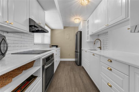 Copropriété à louer à Miami Beach, Floride: 2 chambres, 89.93 m2 № 2431293 - photo 14