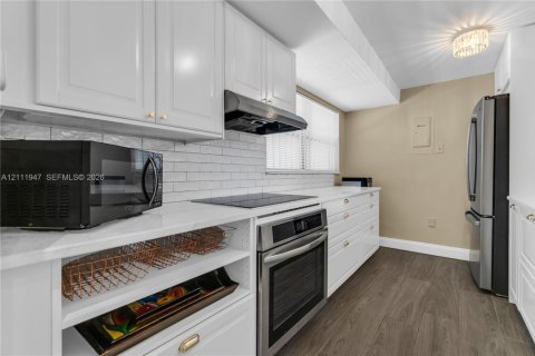 Copropriété à louer à Miami Beach, Floride: 2 chambres, 89.93 m2 № 2431293 - photo 6