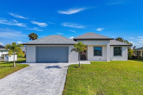 House in Rotonda, Florida 3 bedrooms, 149.39 sq.m. № 2100565