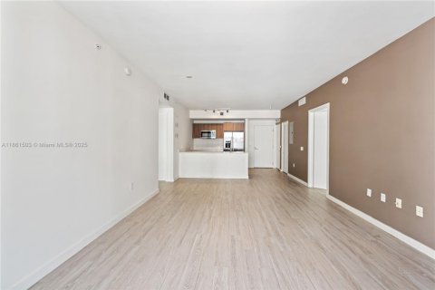 Снять в аренду кондоминиум в Майами, Флорида 2 спальни, 91.04м2, № 1963468 - фото 3