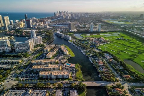 Condominio en venta en Hallandale Beach, Florida, 1 dormitorio, 76.18 m2 № 2171002 - foto 27