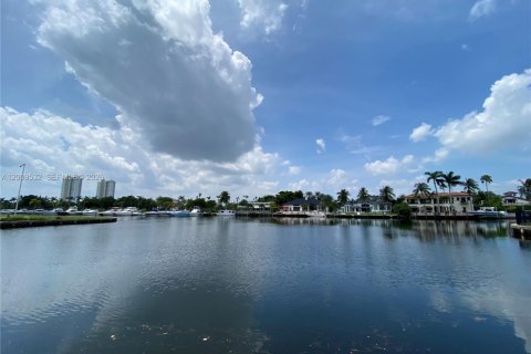 Condominio en venta en Hallandale Beach, Florida, 1 dormitorio, 76.18 m2 № 2171002 - foto 25