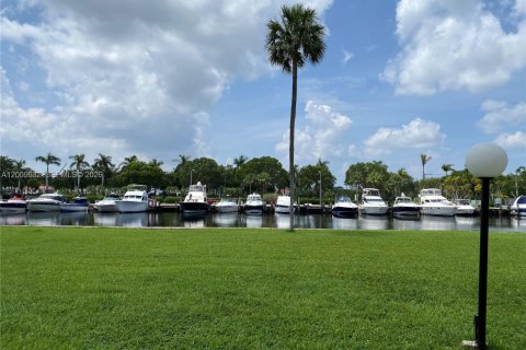 Condominio en venta en Hallandale Beach, Florida, 1 dormitorio, 76.18 m2 № 2171002 - foto 28