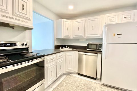 Condominio en venta en Hallandale Beach, Florida, 1 dormitorio, 76.18 m2 № 2171002 - foto 6