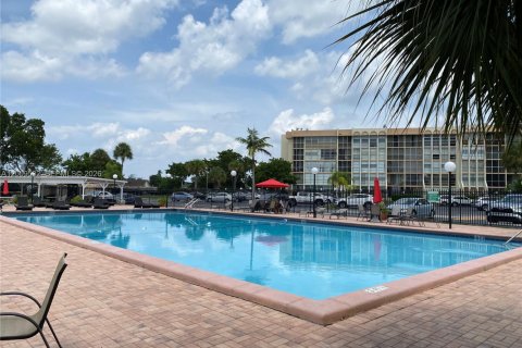Condominio en venta en Hallandale Beach, Florida, 1 dormitorio, 76.18 m2 № 2171002 - foto 20