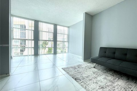 Condominio en venta en Hallandale Beach, Florida, 1 dormitorio, 76.18 m2 № 2171002 - foto 16