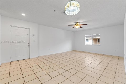 Condo in Coral Springs, Florida, 2 bedrooms  № 1949826 - photo 6