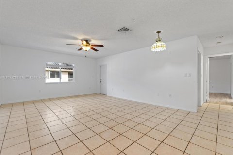 Condo in Coral Springs, Florida, 2 bedrooms  № 1949826 - photo 5
