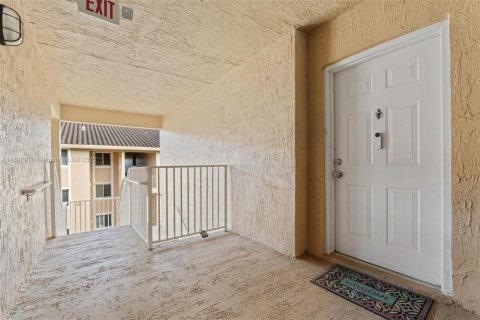 Condo in Coral Springs, Florida, 2 bedrooms  № 1949826 - photo 3