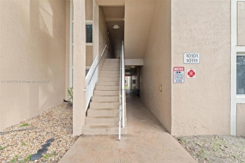 Condo in Coral Springs, Florida, 2 bedrooms  № 1949826 - photo 2